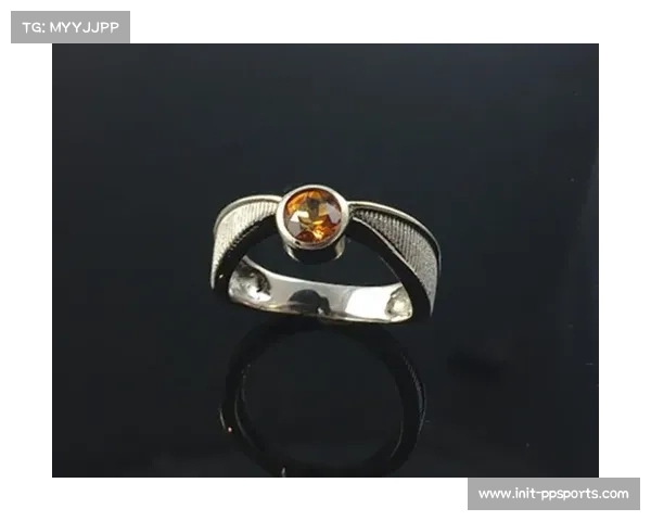 凯尔西订婚戒指设计师揭秘融入橄榄球缝线元素打造独特设计灵感